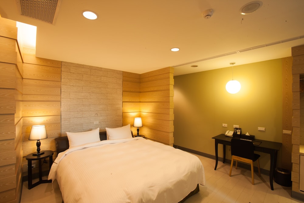 823-Tourist Hotel 25/64