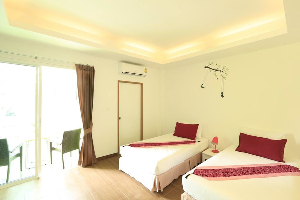 White Cat Hotel 18/45