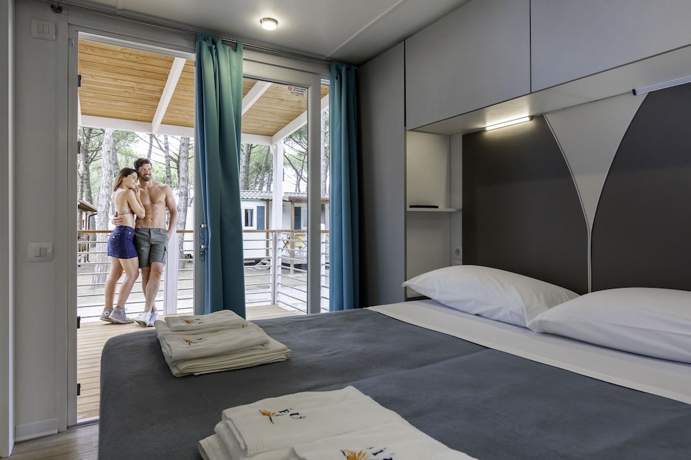 VELA BLU CAMPING VILLAGE 17/67