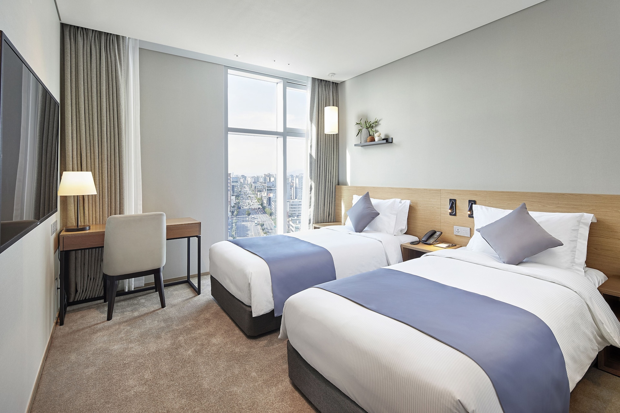 STANDARD, TWIN BEDS, BATHTUB