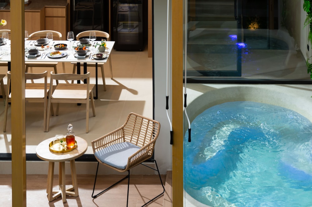 SHAN Villas Sukhumvit 59/70