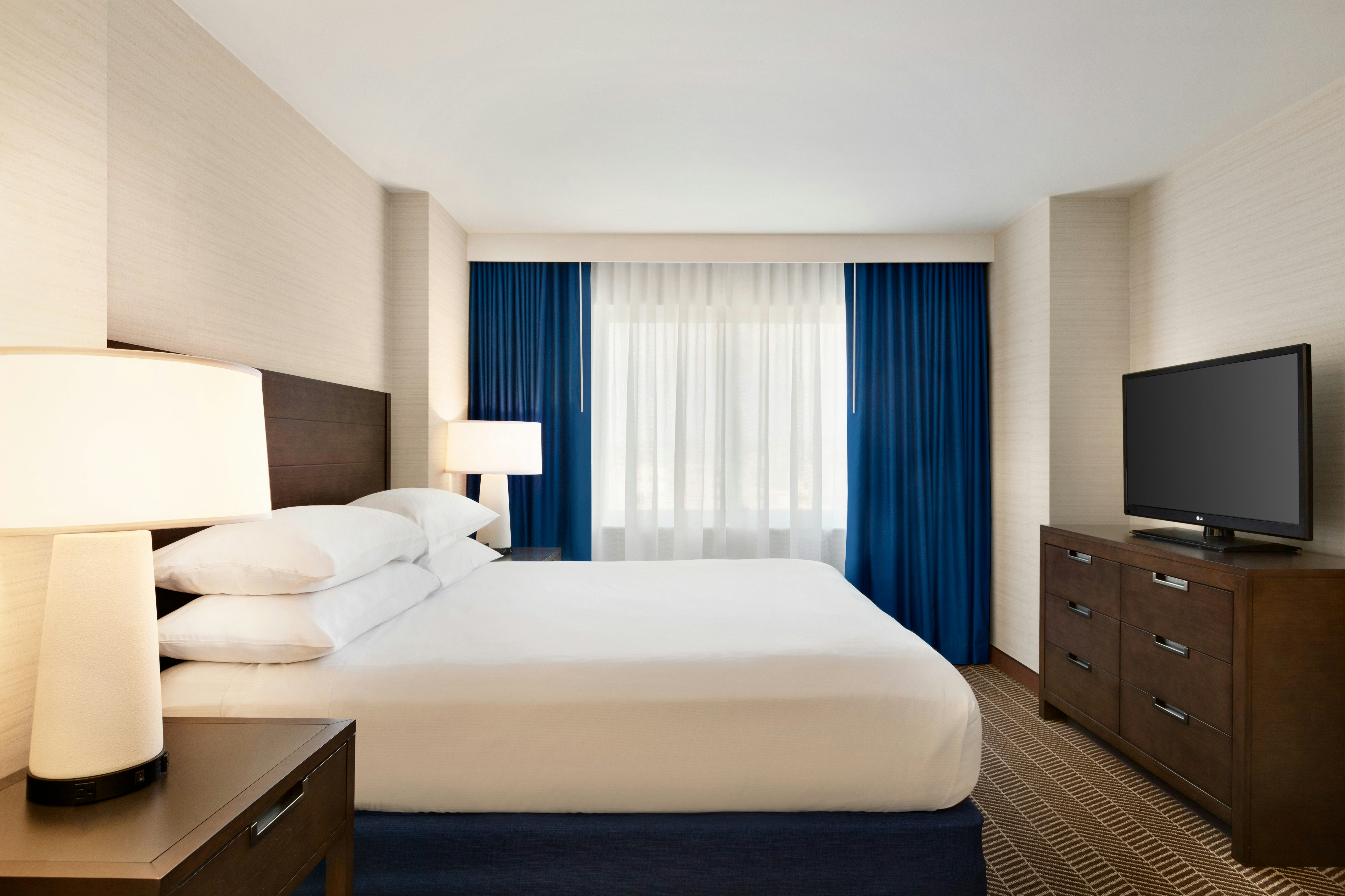 ROOM, KING BED
