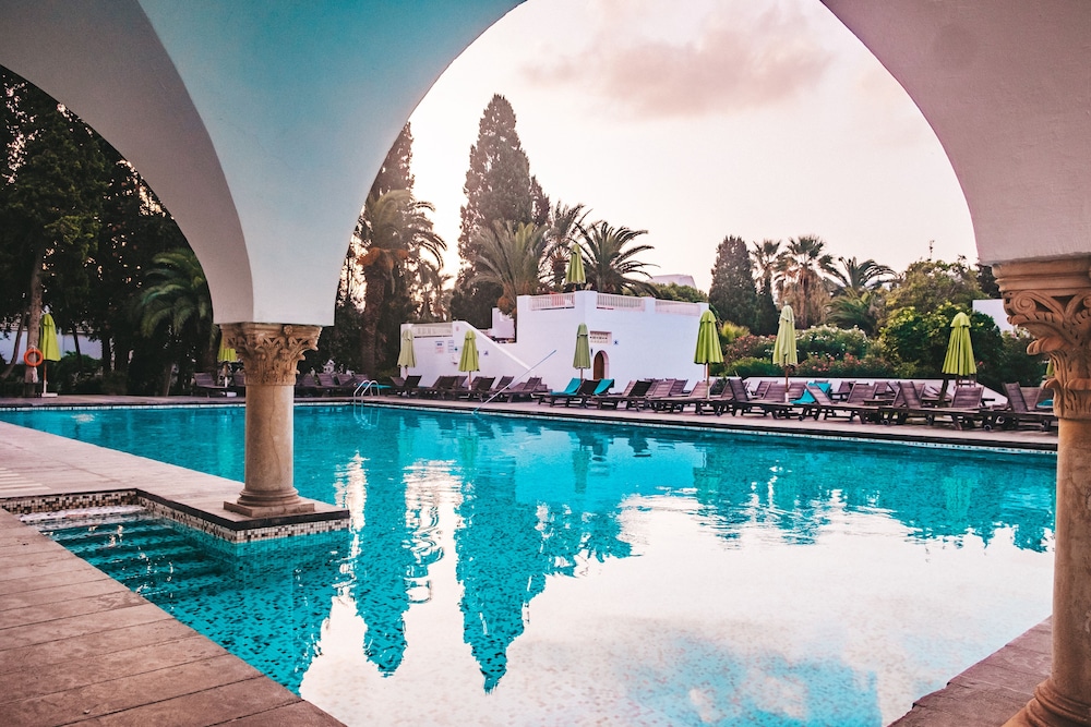 THE ORANGERS BEACH RESORT AND BUNGALOWS 39/43