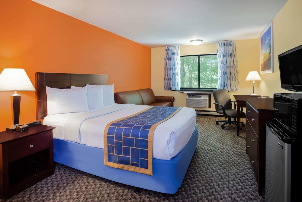 Days Inn & Suites by Wyndham Stevens Point 16/33