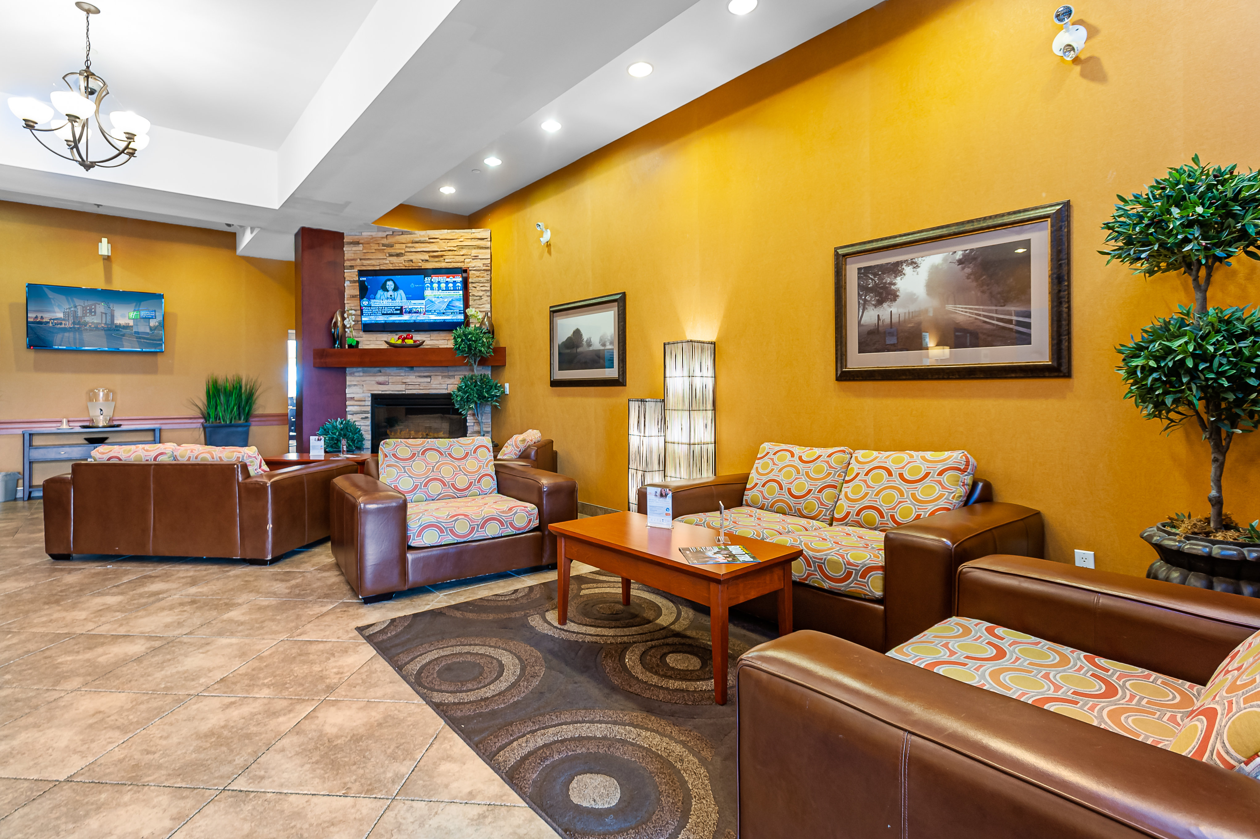 Holiday Inn Express Hotel Suites Clarington Bowmanville 45/70