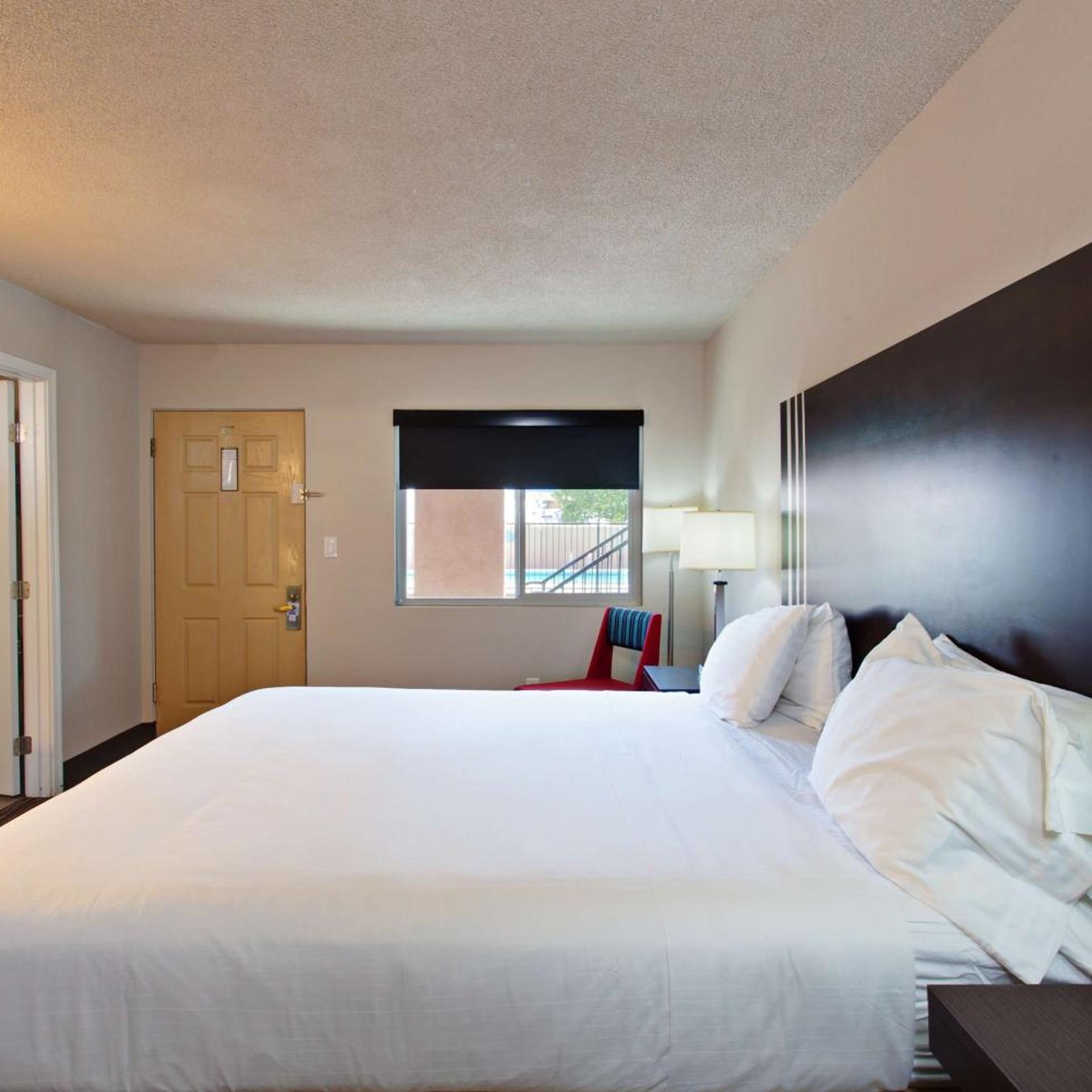 Business, Deluxe, Queen Bed