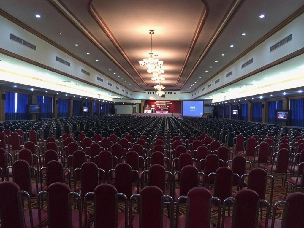 Pathumthani Place Hotel 33/34