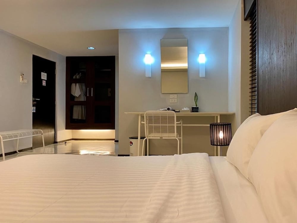 S2 Hotel 18/68
