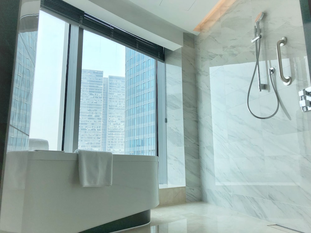 Radisson Hangzhou Qianjiang 57/58