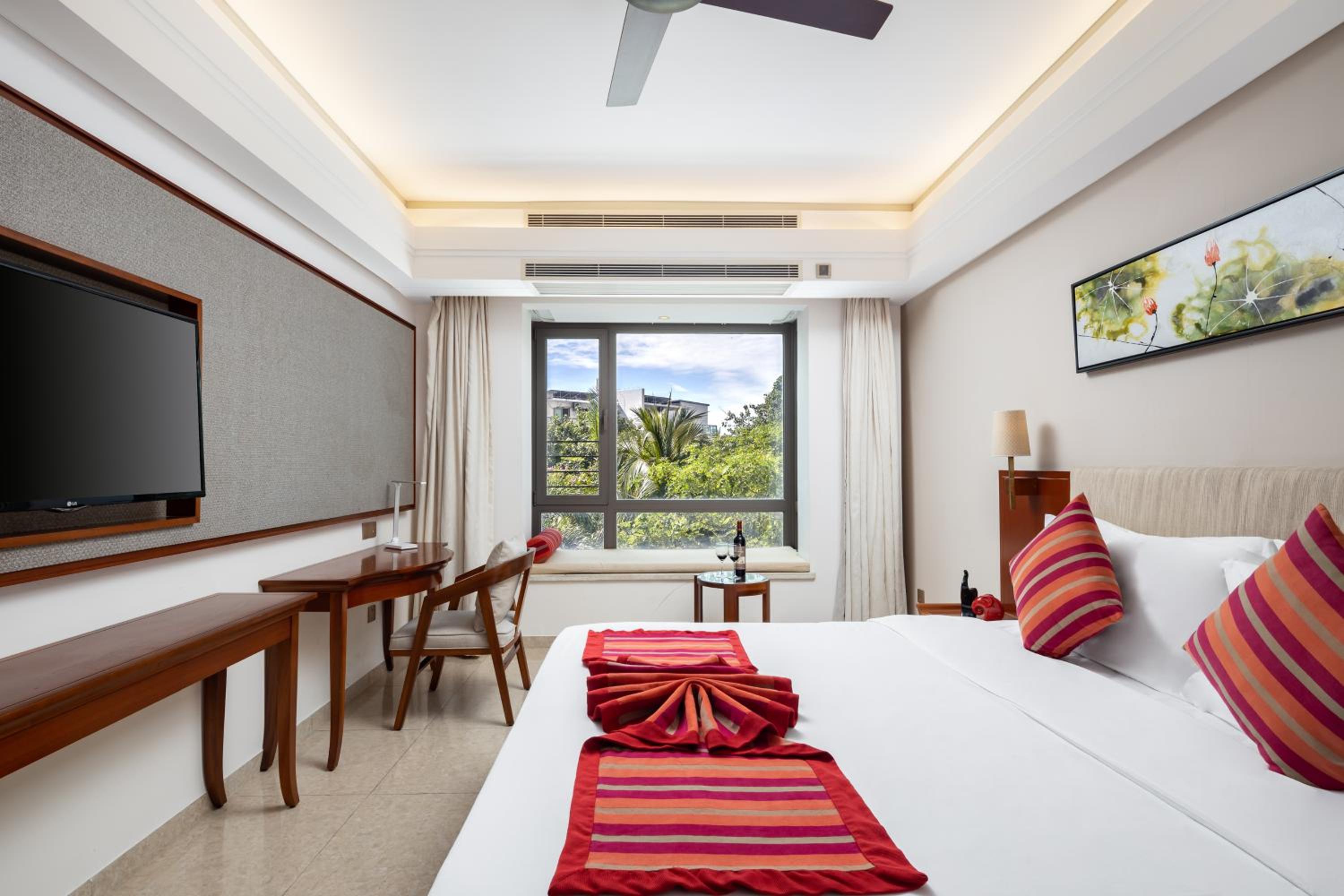sanya seacube holiday hotel