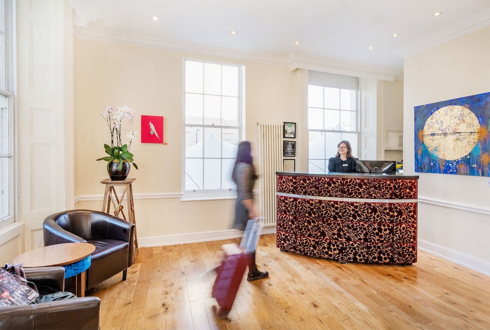 Clifton Hotel 2/53