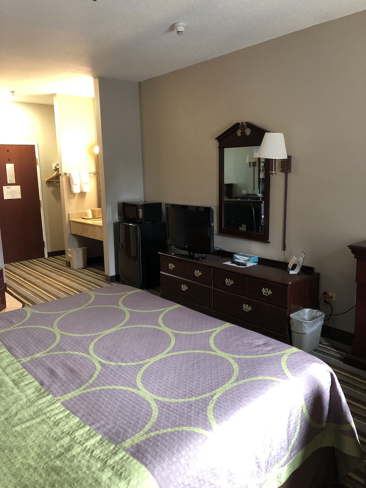 Super 8 By Wyndham Aurora/Naperville Area 9/39