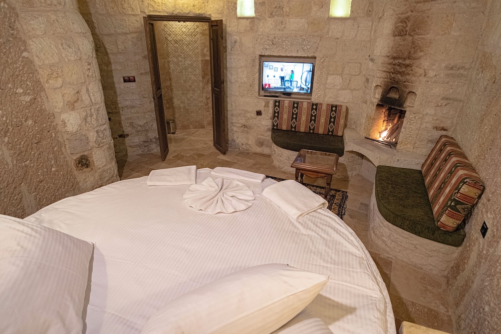 LUXURY, TWIN BEDS