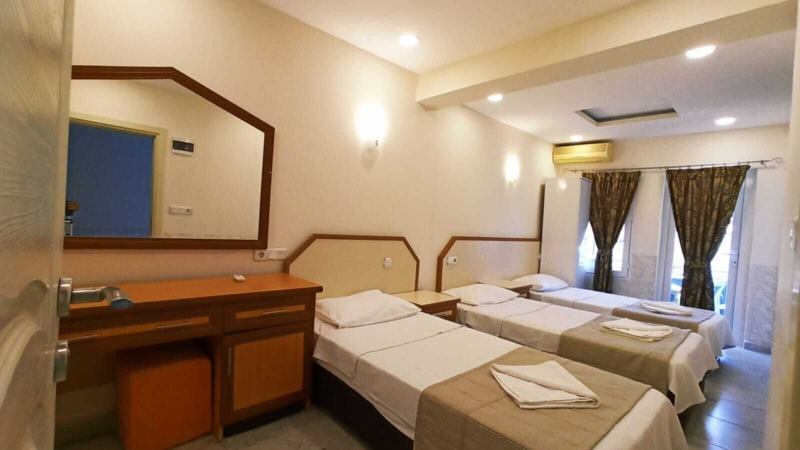 ROOM, TRIPLE