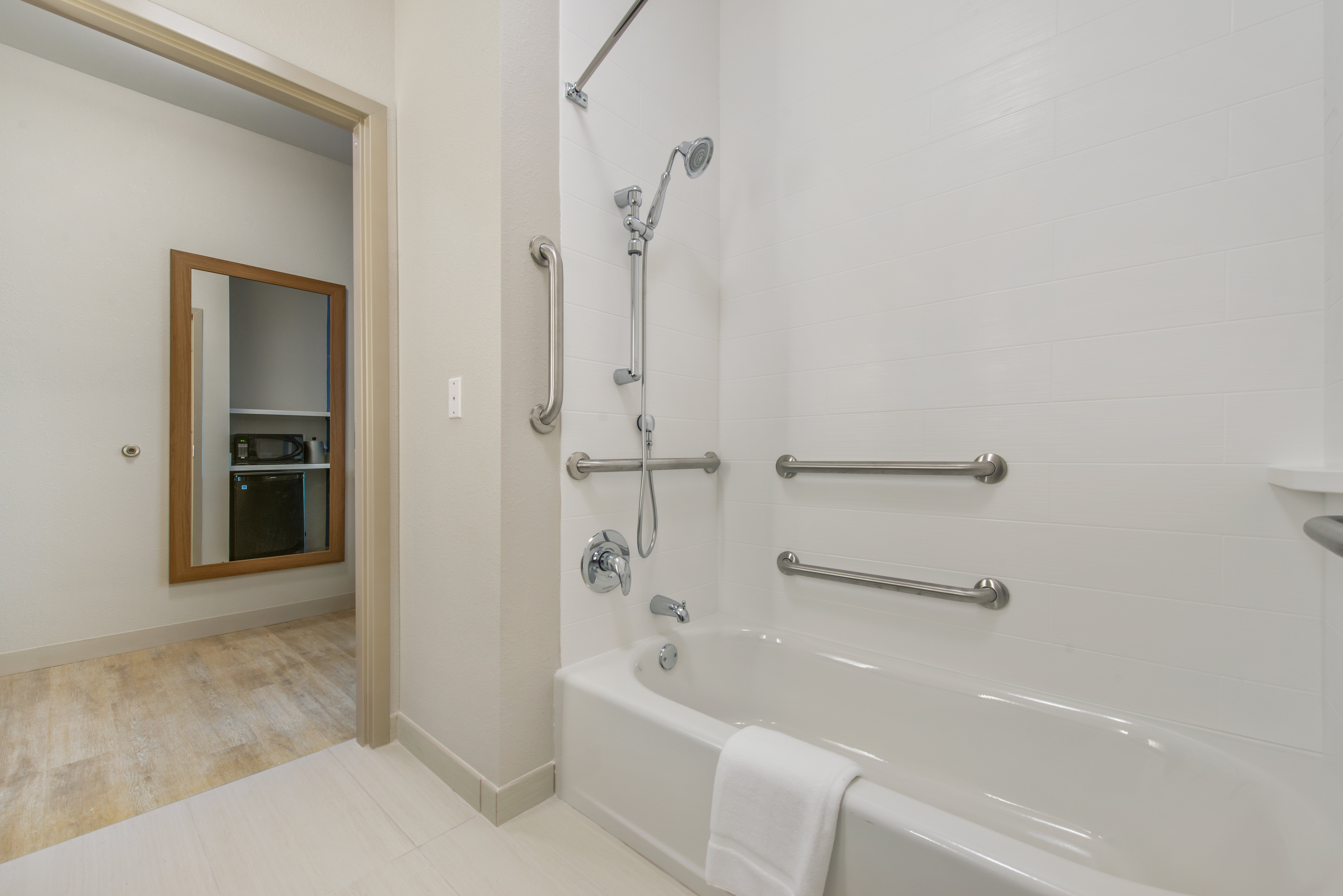 Holiday Inn Express Suites Carrollton West 28/29