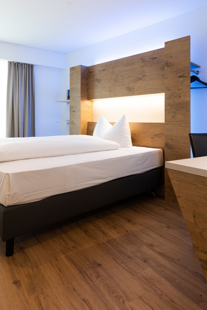 Jet Hotel Zurich Airport 10/45