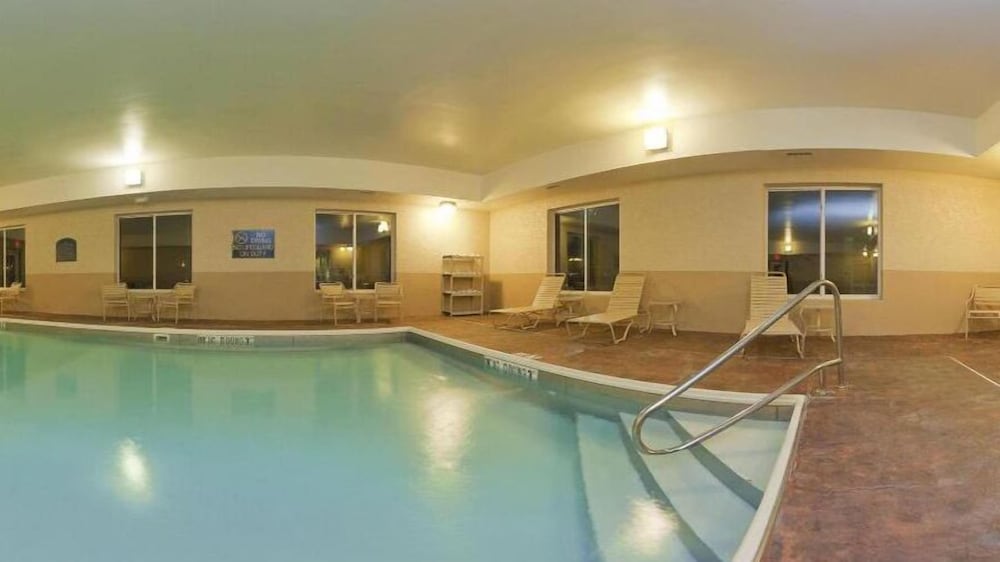 Holiday Inn Express Hotel Suites Frankfort 8/74