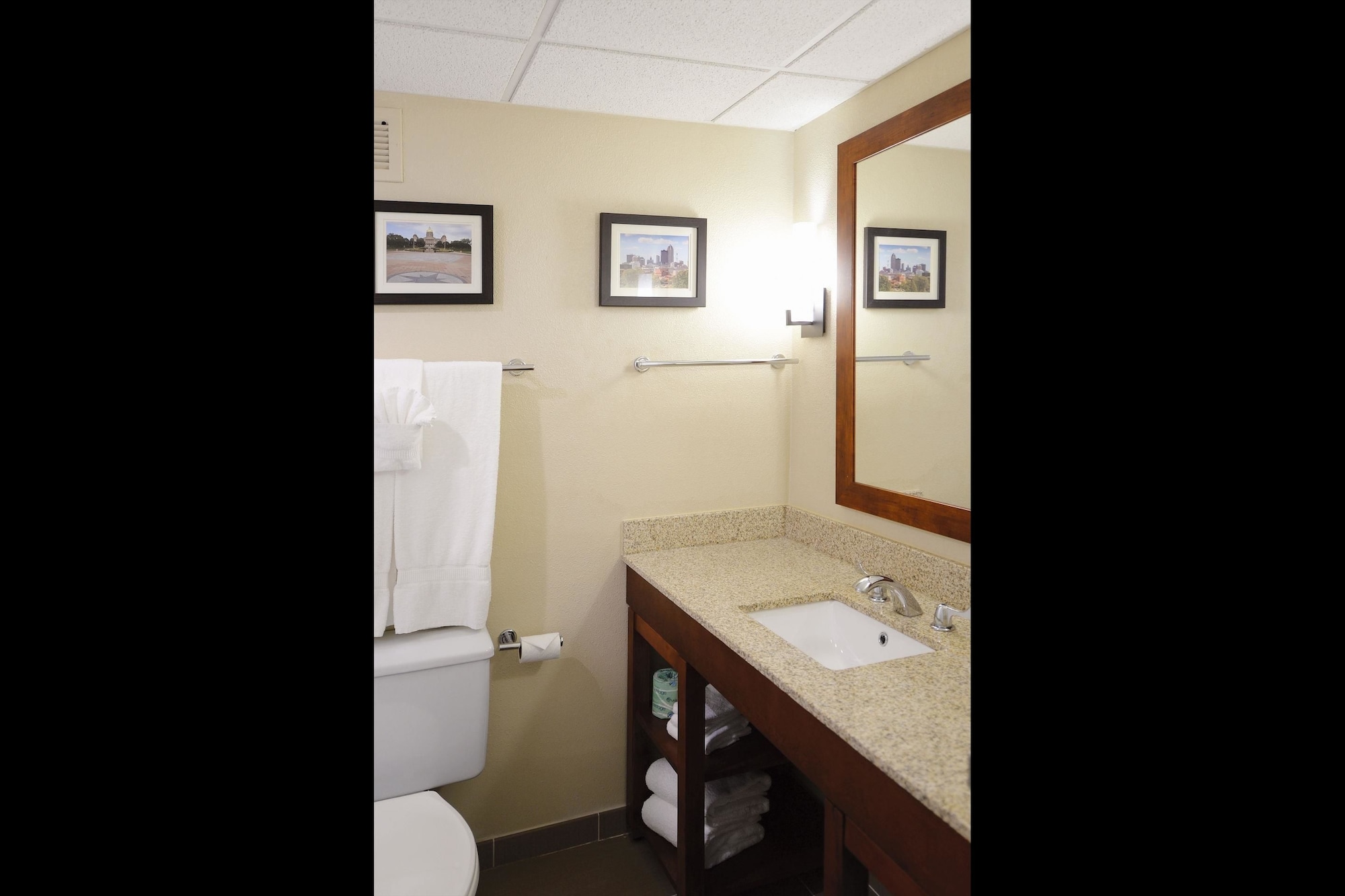 غرفة قياسية بسريرين كوين، Comfort Inn & Suites Event Center 7/10
