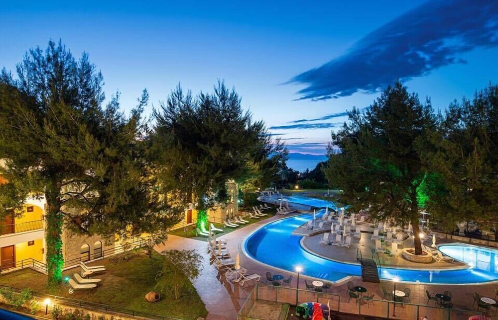 Zeus Eleva Kassandra Lagoon 37/42