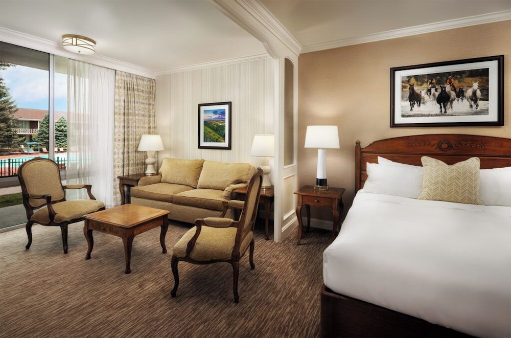 Room, King Bed, Pool Side