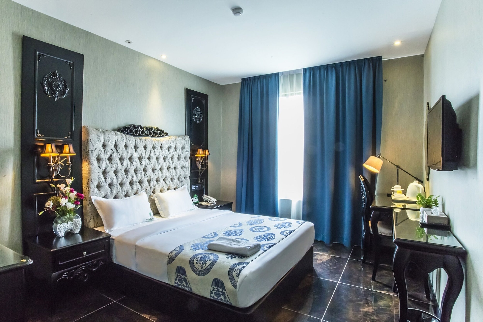 EXECUTIVE, KING BED