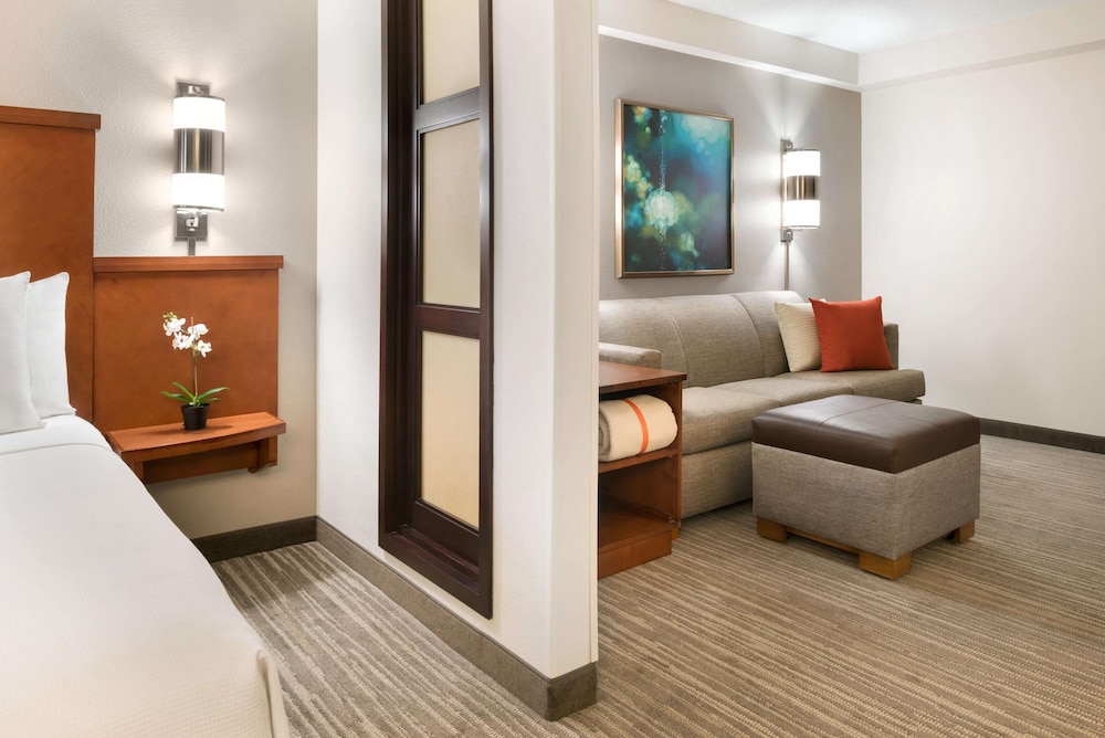 Hyatt Place Chicago/ Schaumburg 24/34
