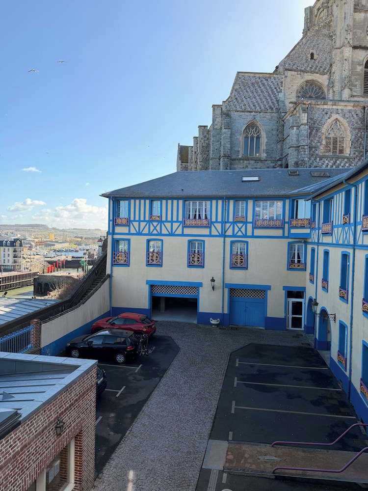 Hotel De Calais 38/46