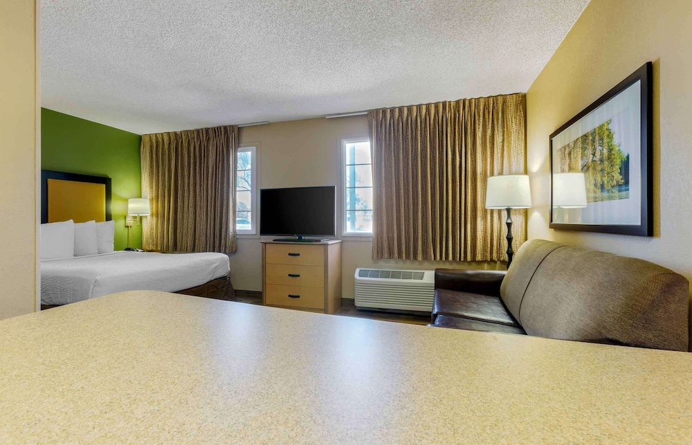 Extended Stay America Suites Phoenix Airport Tempe 17/54