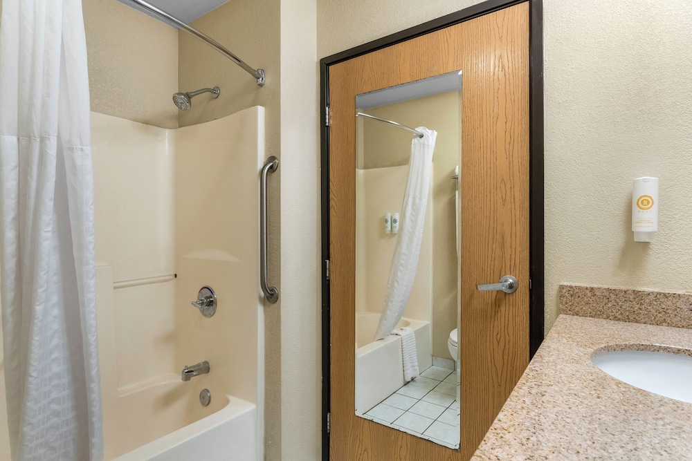 Comfort Inn & Suites Greeley, CO 47/54