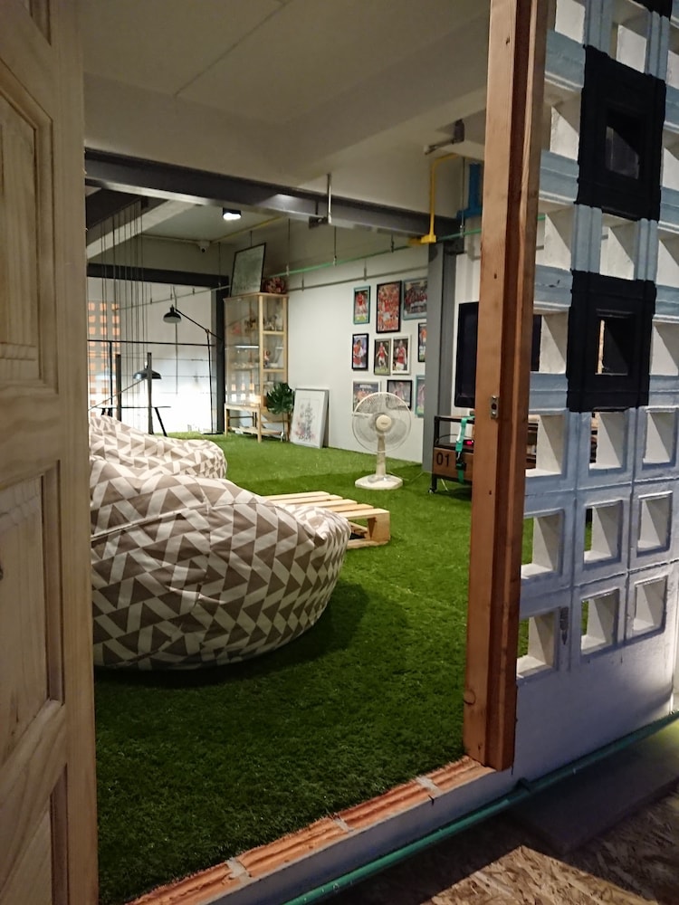 Hybrit Hostel & Cafe 35/37