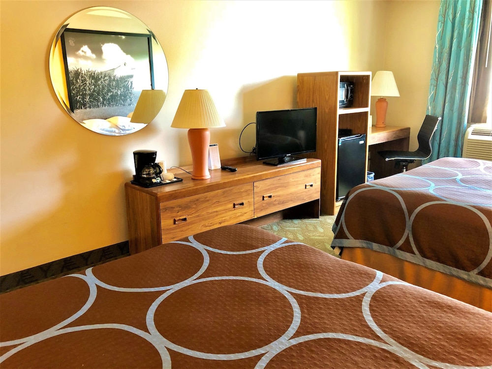 Super 8 by Wyndham Dodgeville 5/32