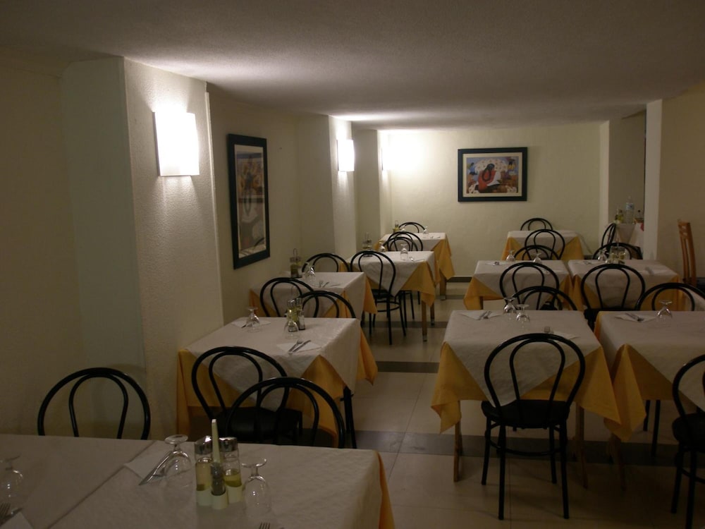 Mayna Hotel 20/26