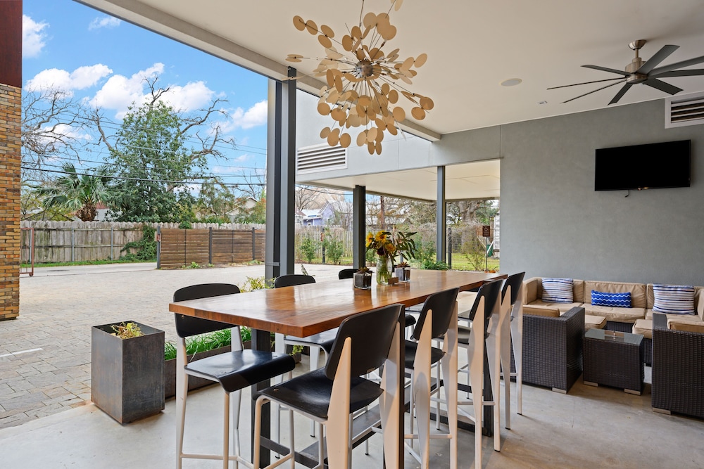 The Frances Modern Inn 57/65