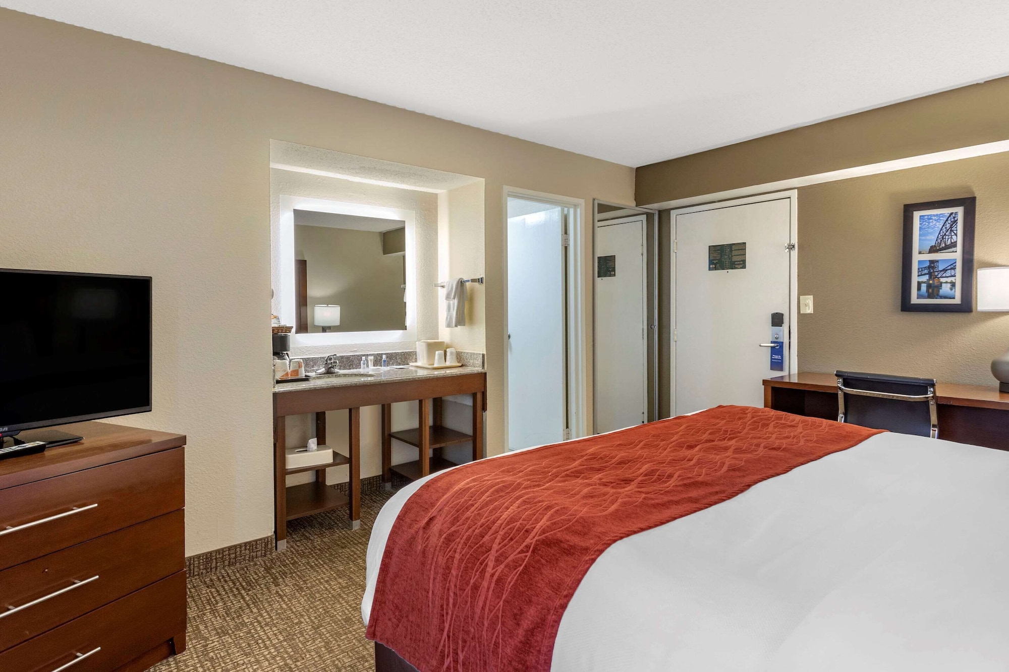 ROOM, KING BED, ACCESSIBLE