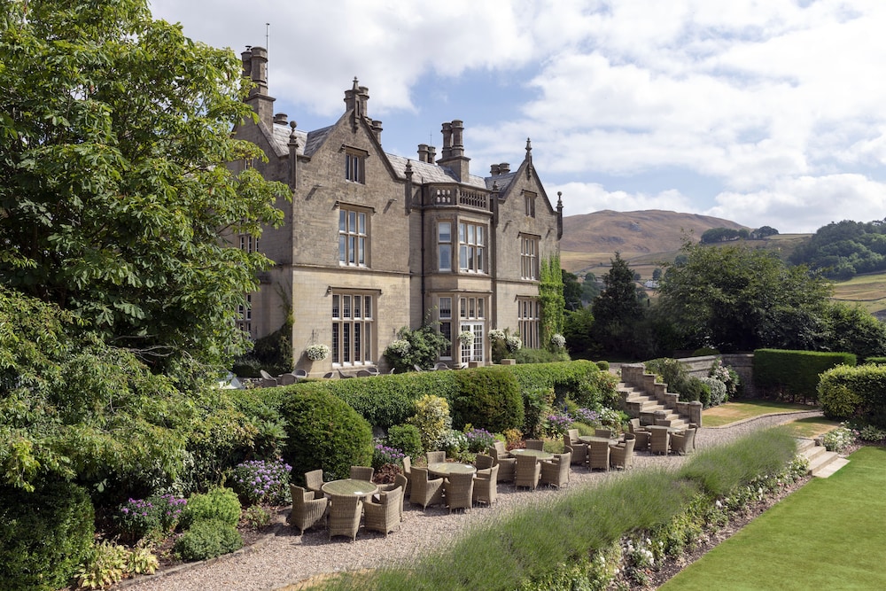 Falcon Manor Hotel 42/49