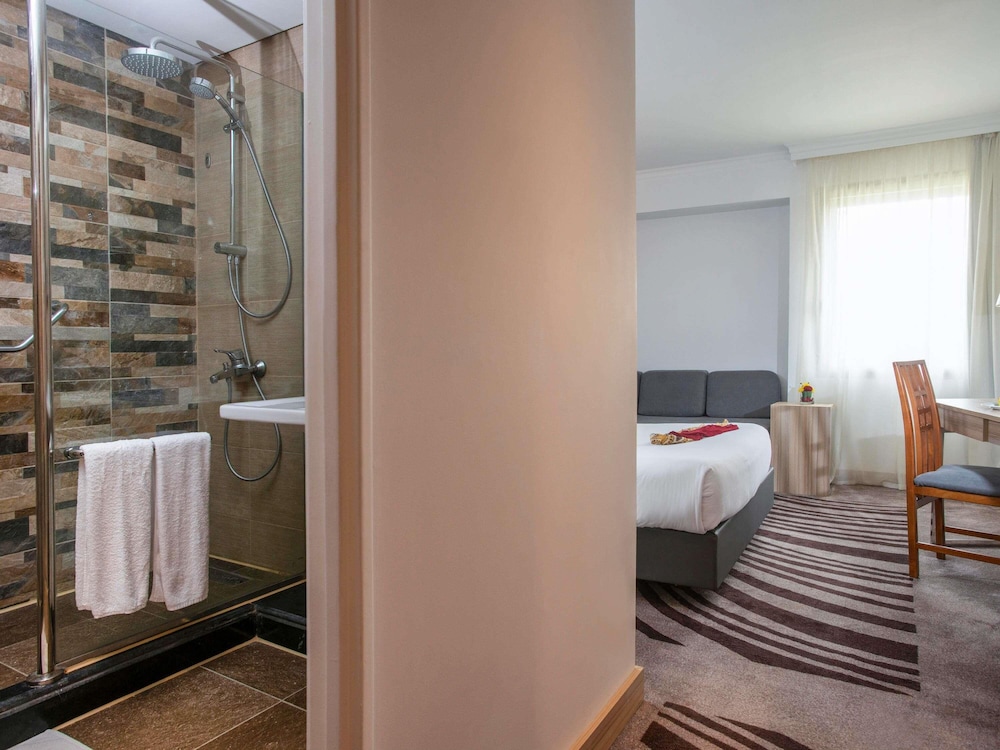 غرفة قياسية بسرير مزدوج مع أريكة، Novotel Cairo Airport 10/10