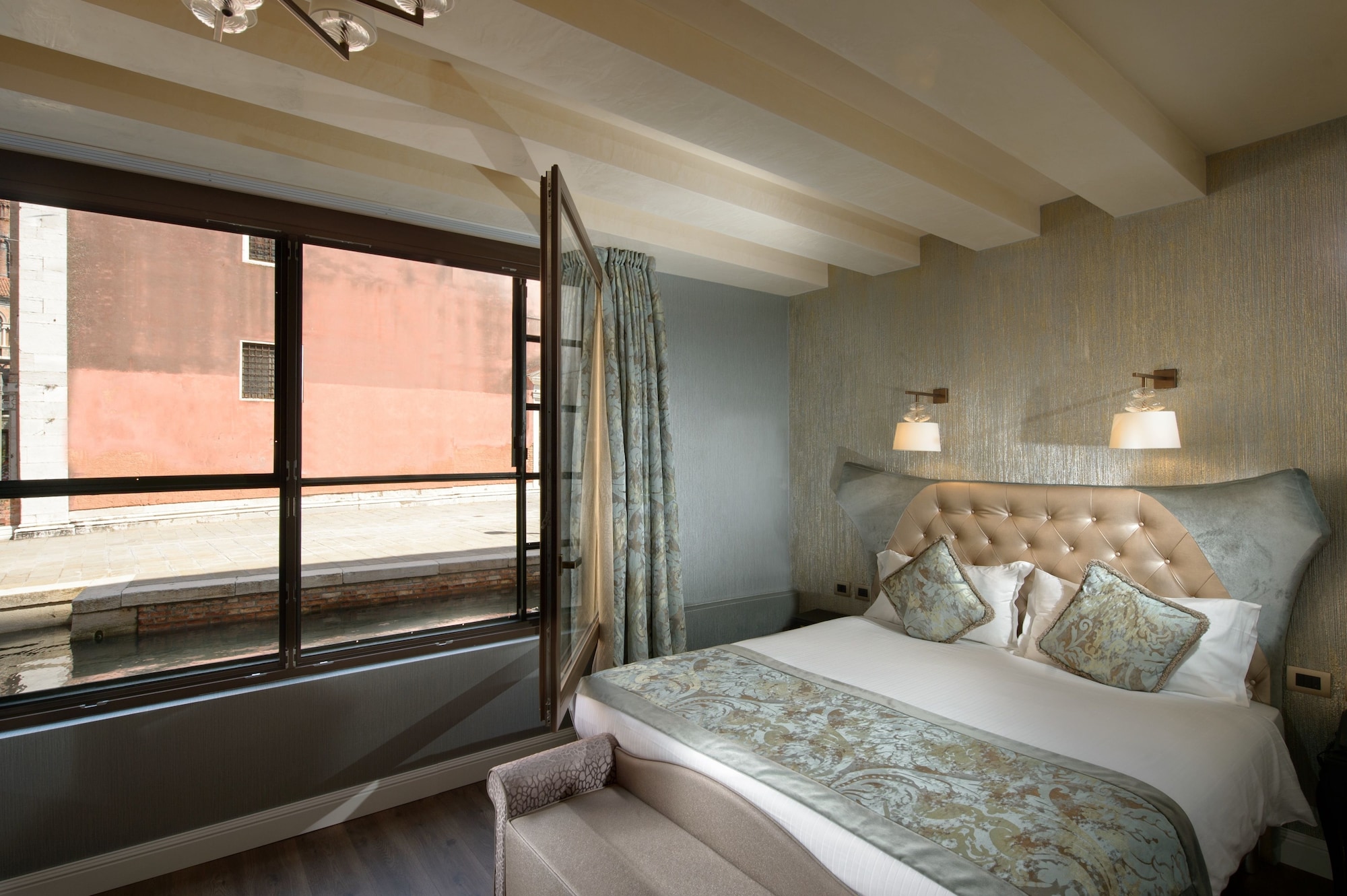 SUPERIOR, DOUBLE OR TWIN BED, CANAL VIEW