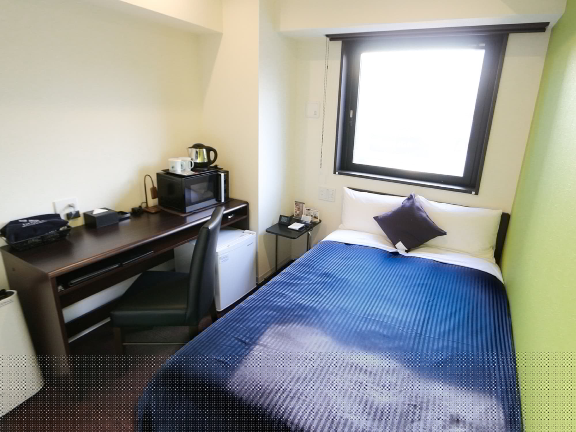 ROOM, SINGLE, SMOKING