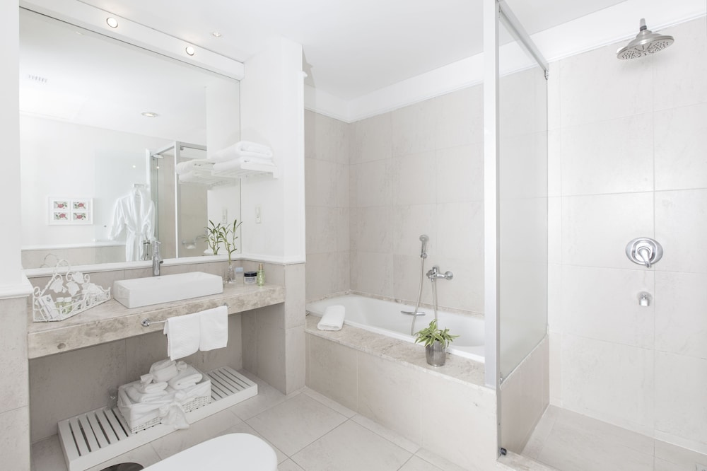 La Mision Hotel Boutique 65/67
