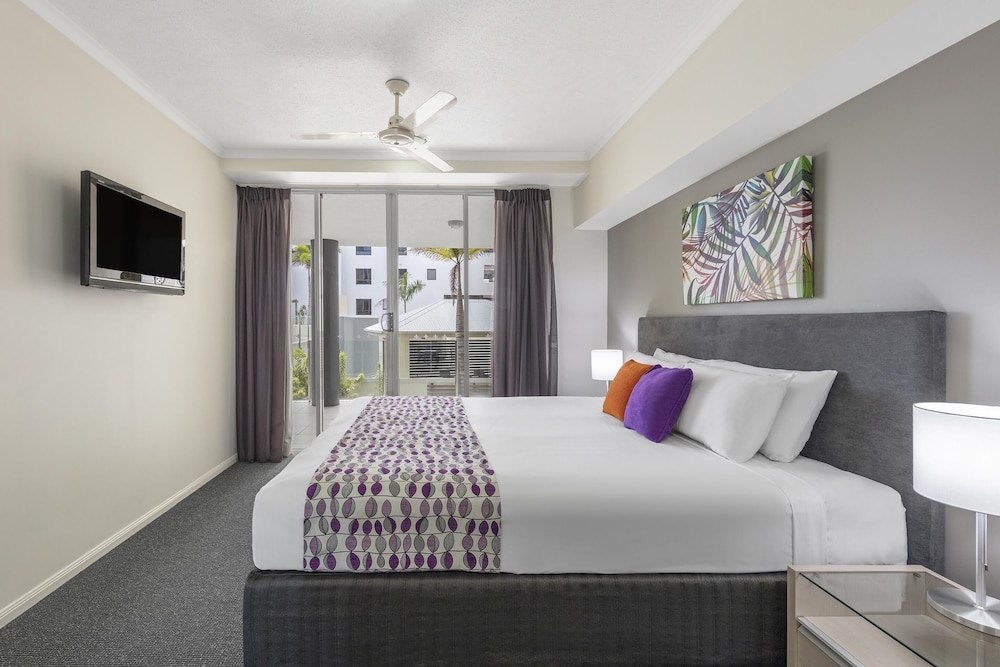 PARK REGIS CITY QUAYS 40/53