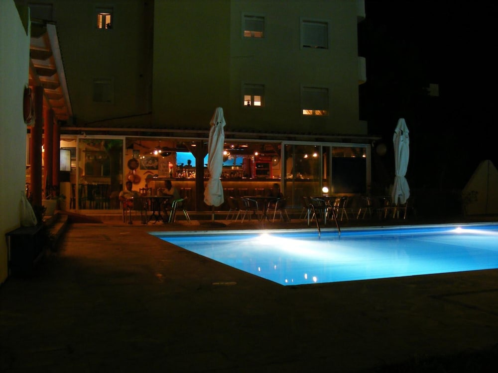 AUSTRALIA HOTEL 34/44