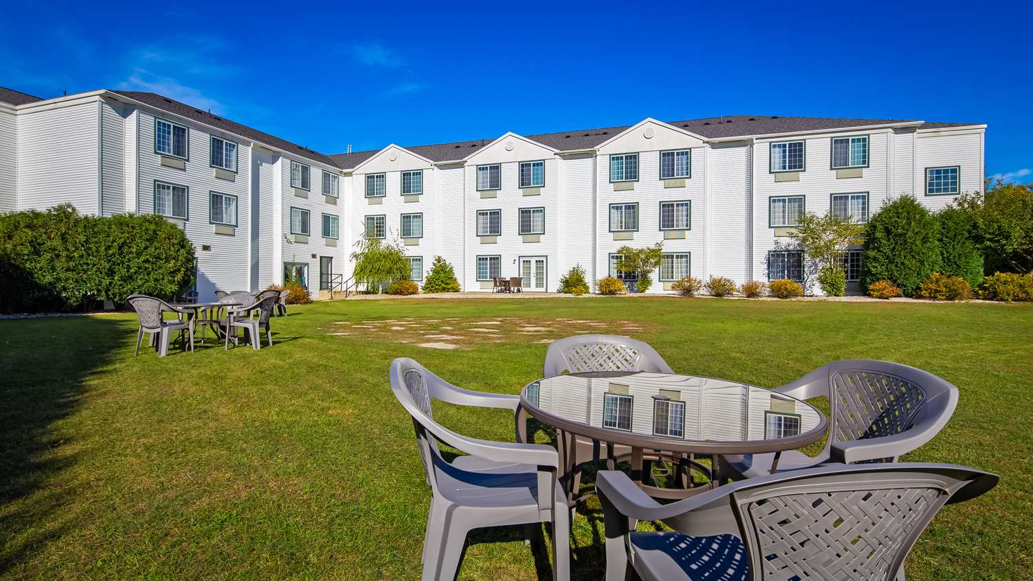 Charlevoix Inn Suites, SureStay Collection by Best Western 44/45