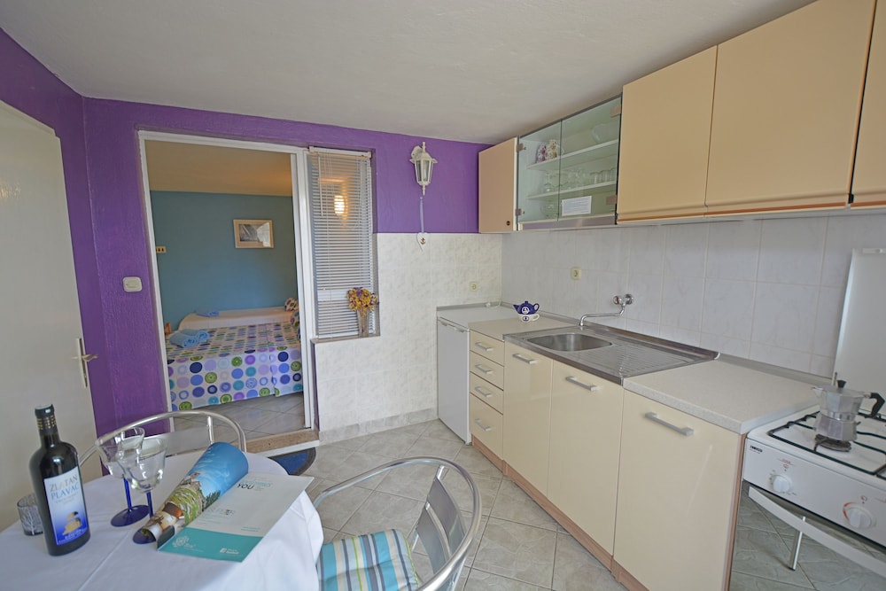 1 Bedroom, Superior, 1 King and 1 Single Beds, Kitchen, Courtyard Area، ROOMS SUNCE ISLAND RESIDENCE 5/6