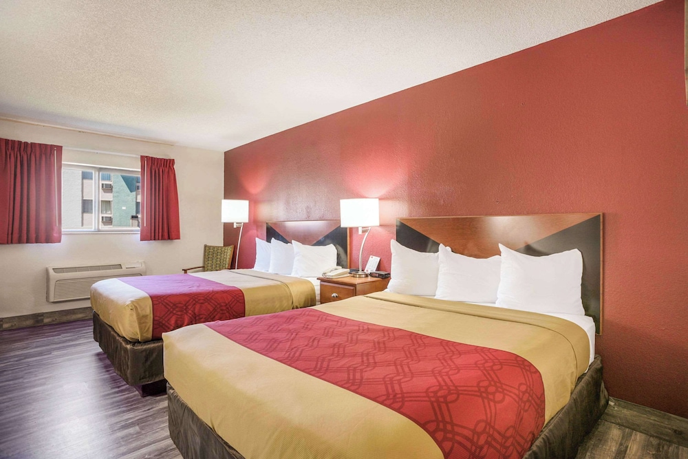 STANDARD, 2 QUEEN BEDS
