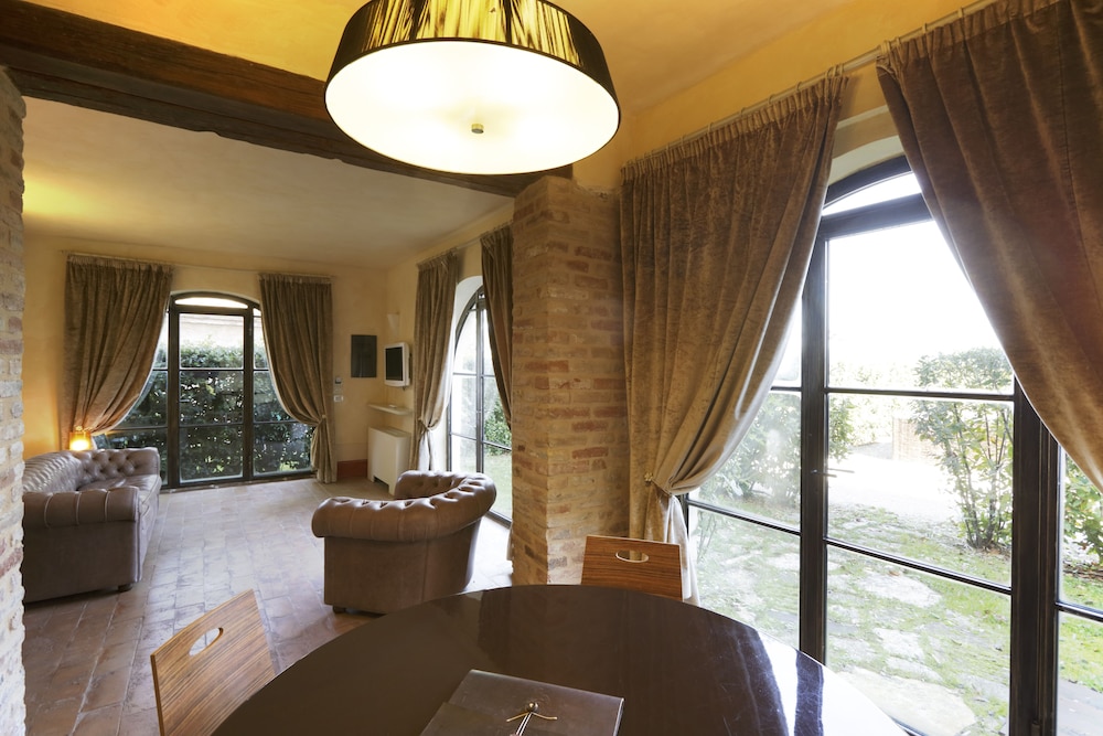 Urbino Resort 52/75