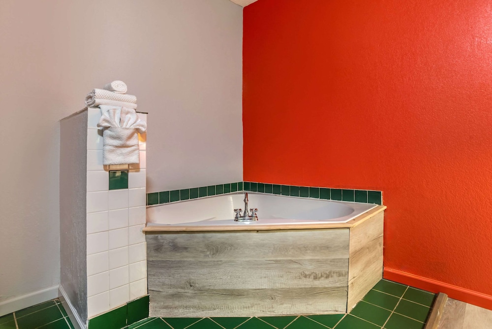 Econo Lodge Inn & Suites Philadelphia MS 59/80