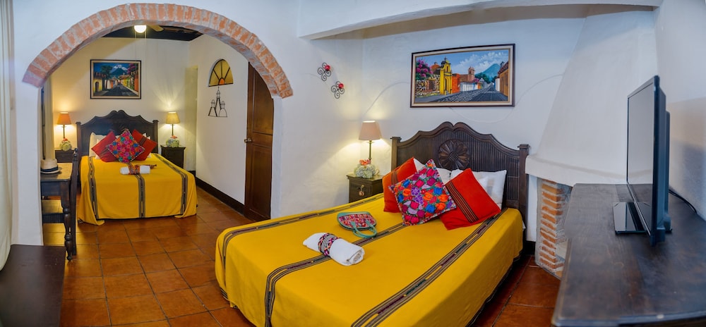 LAS CAMELIAS INN 18/50