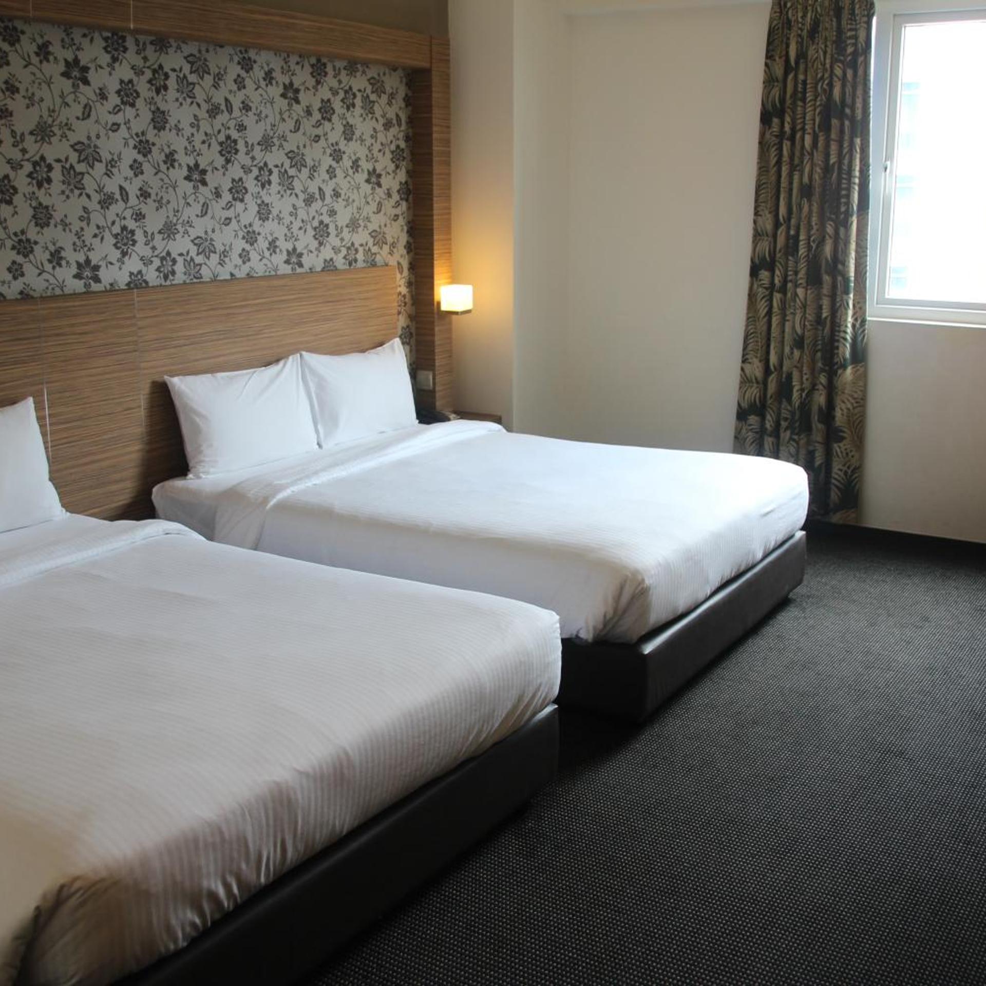 Strand Hotel 29/53