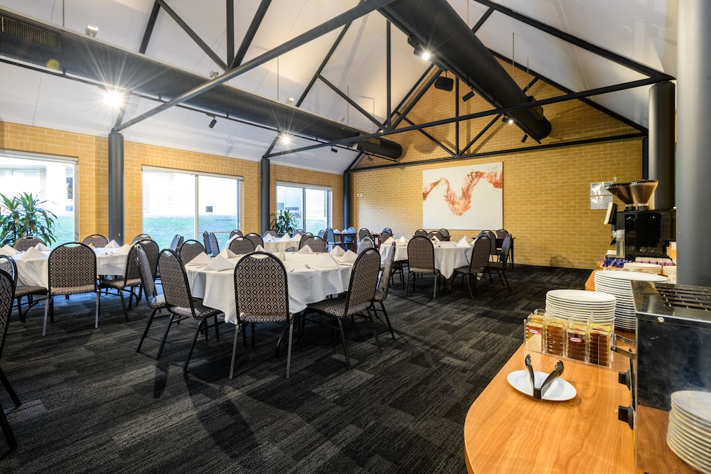 Lakeside Hotel And Conference Centre 38/49