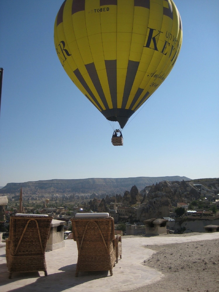 Traveller Apos S Cave Hotel 70/76